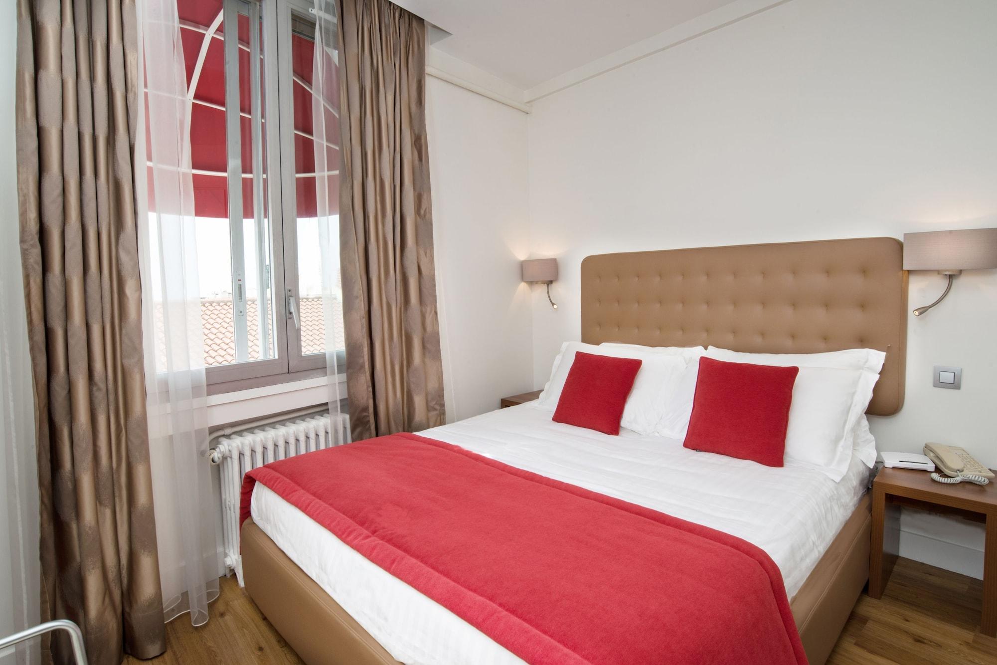 Hotel De France คานส์ ภายนอก รูปภาพ