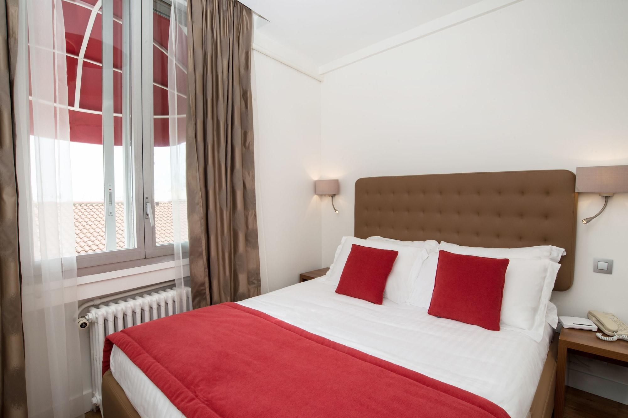 Hotel De France คานส์ ภายนอก รูปภาพ