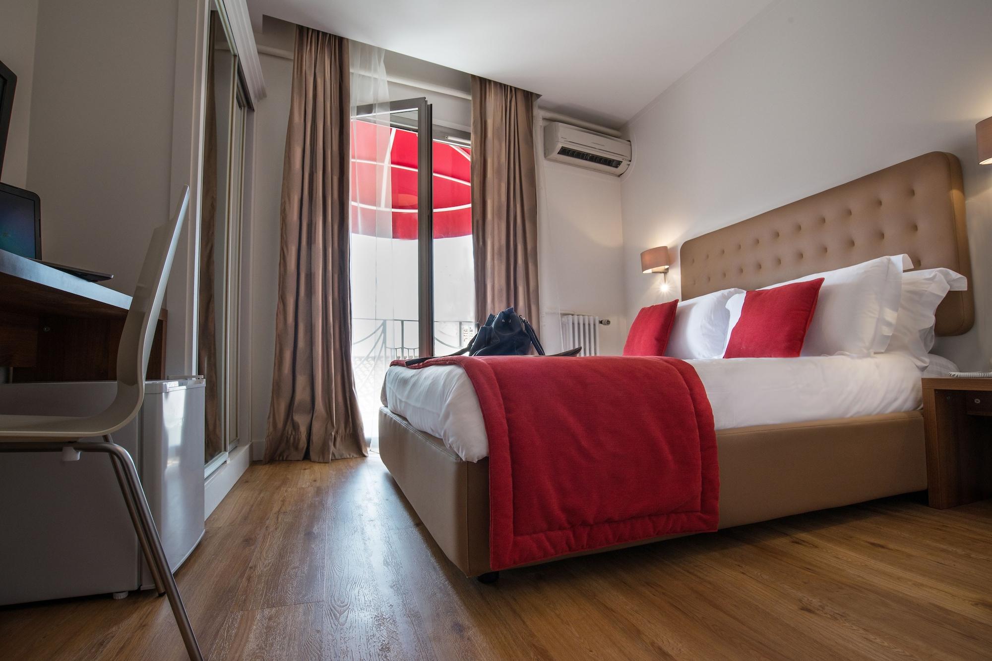 Hotel De France คานส์ ภายนอก รูปภาพ