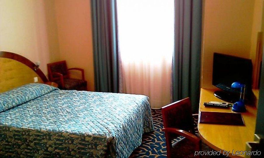 Hotel De France คานส์ ภายนอก รูปภาพ
