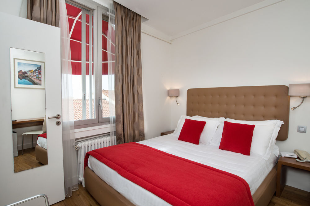 Hotel De France คานส์ ภายนอก รูปภาพ
