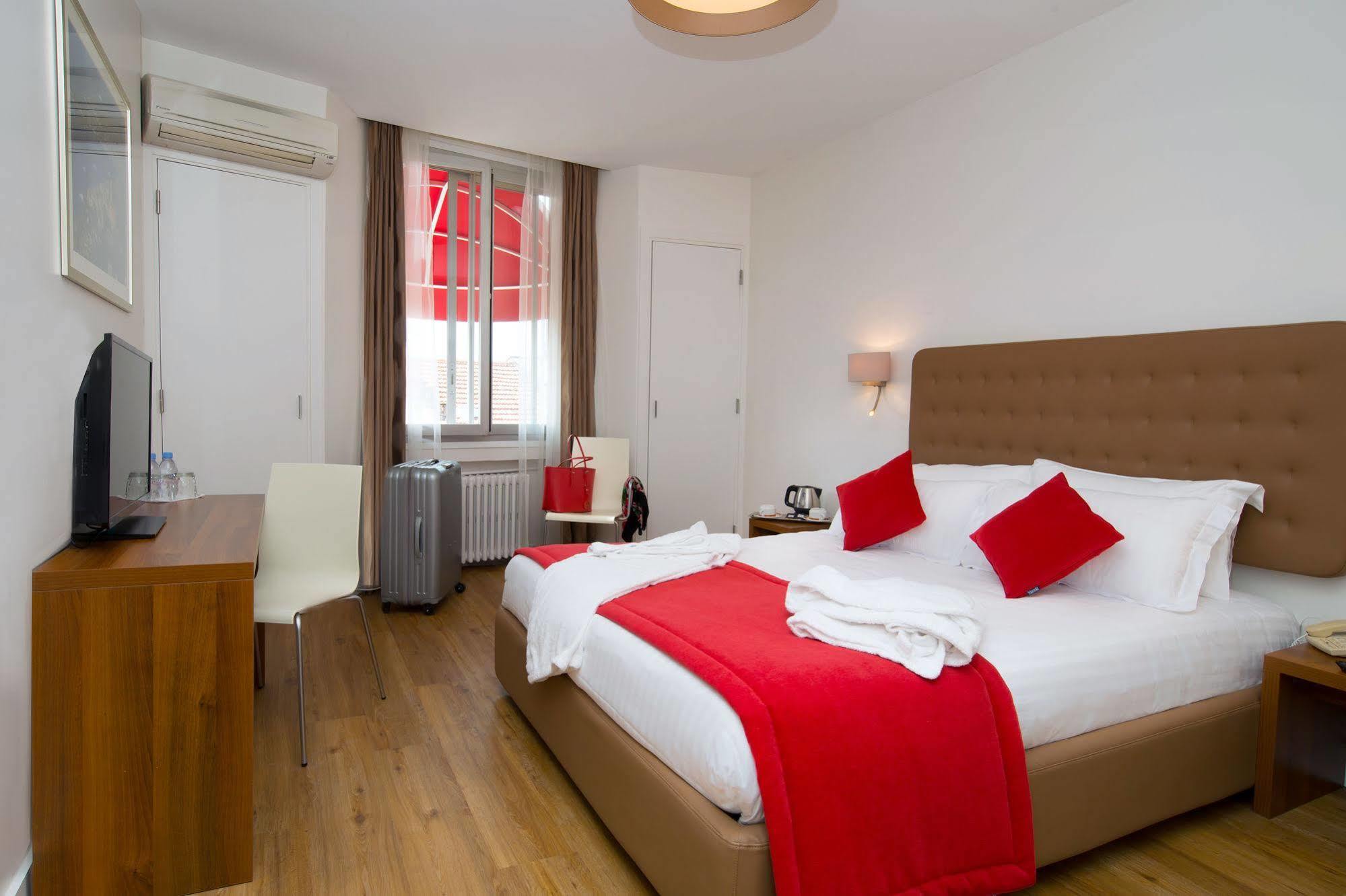 Hotel De France คานส์ ภายนอก รูปภาพ